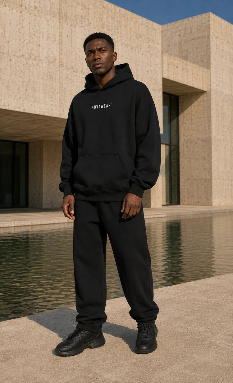 NOVAWEAR Oversized Hoodie in Schwarz – Vorderansicht