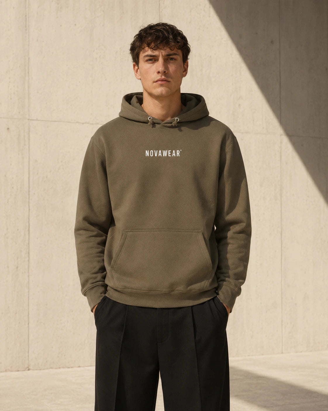 NOVAWEAR Hoodie in Olive – Vorderansicht