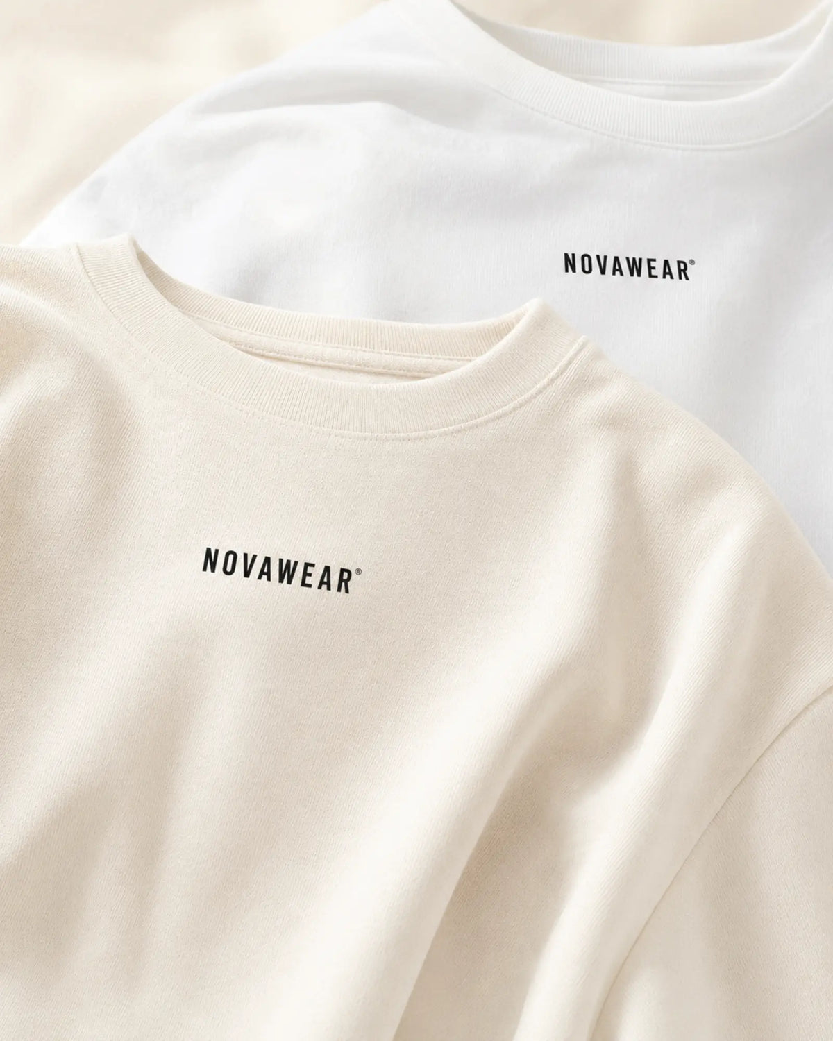 NOVAWEAR Oversized Shirt – Logo-Detail in Natural Raw und Weiß