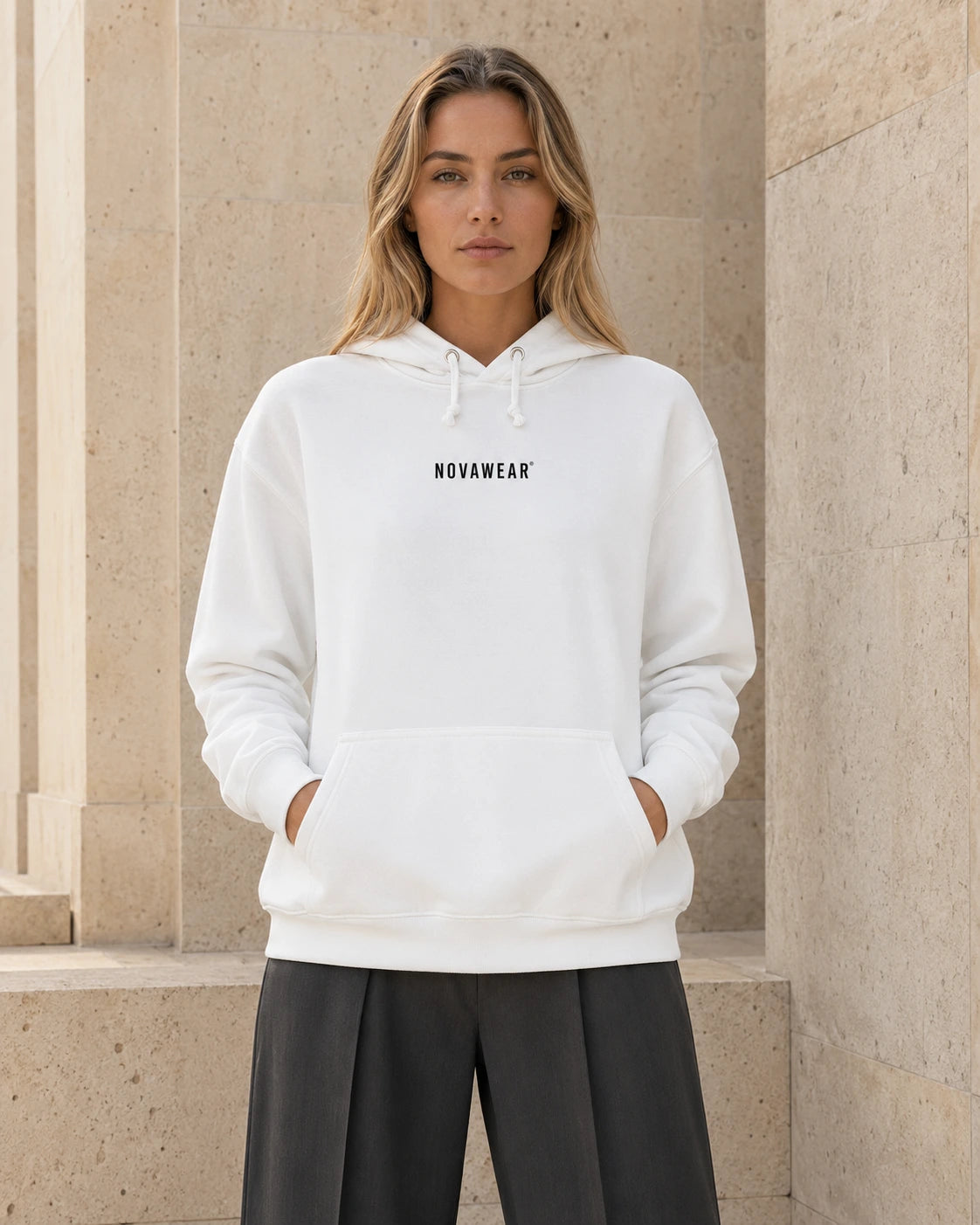 NOVAWEAR Hoodie in Weiß – Vorderansicht