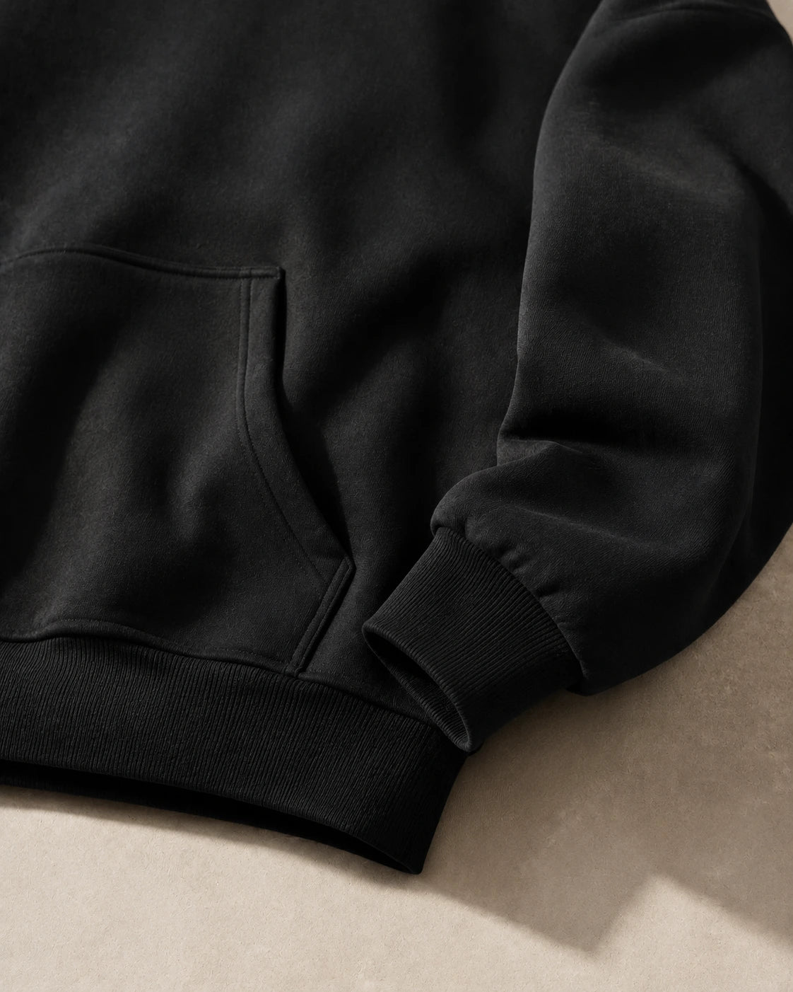 NOVAWEAR Oversized Hoodie – Stoff-, Taschen- und Bunddetail
