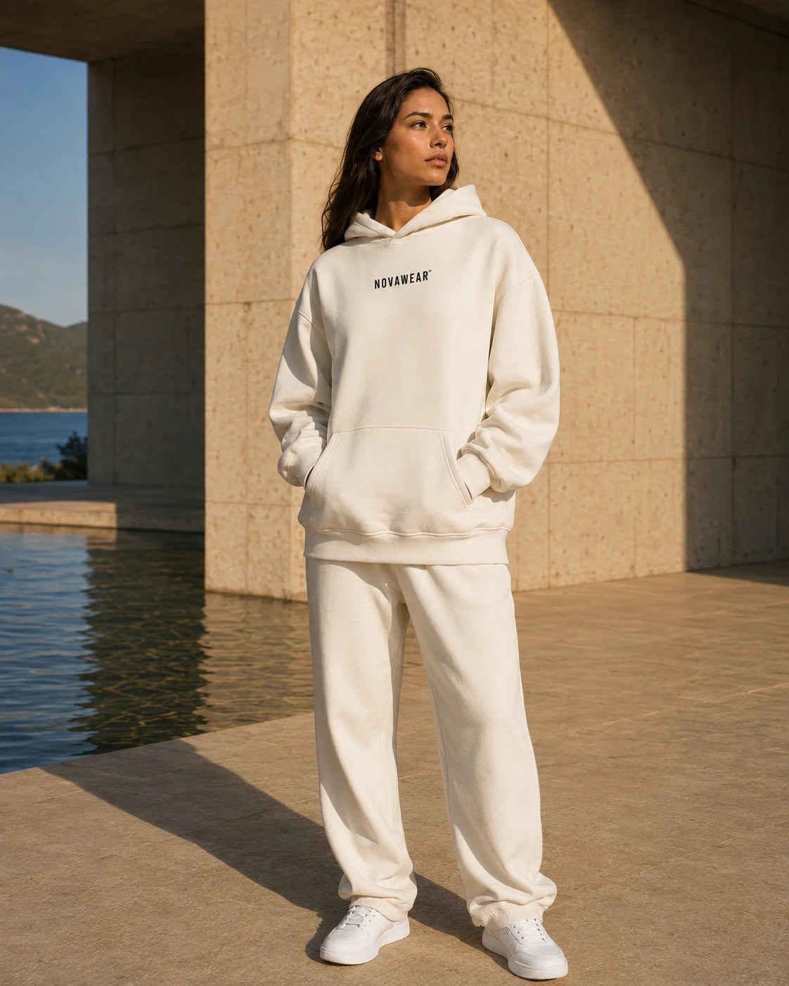 NOVAWEAR Oversized Hoodie in Natural Raw – Golden-Hour-Kampagnenansicht