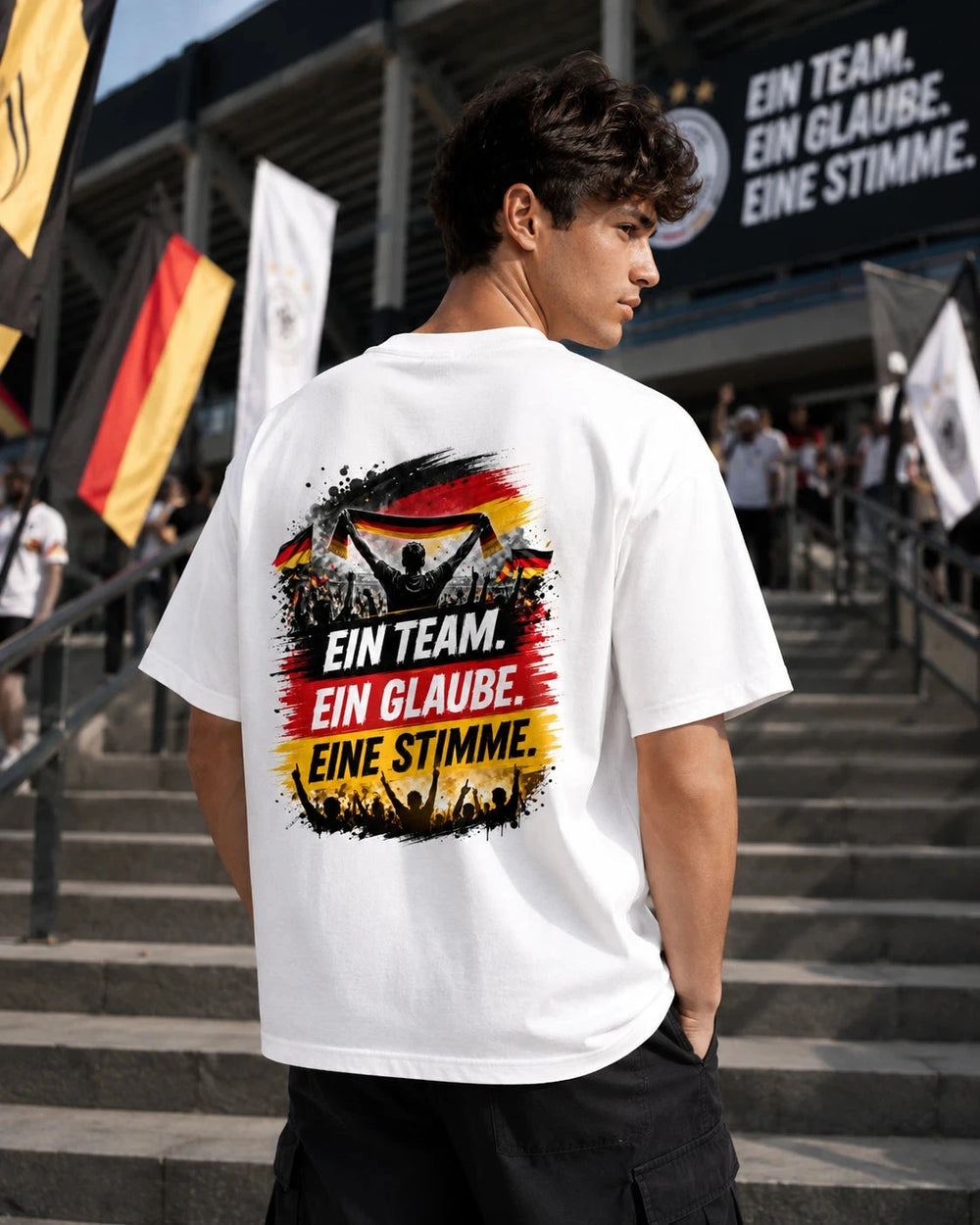 Ein Team. Ein Glaube. Eine Stimme. Oversized Shirt Oversized T-Shirt Novawear