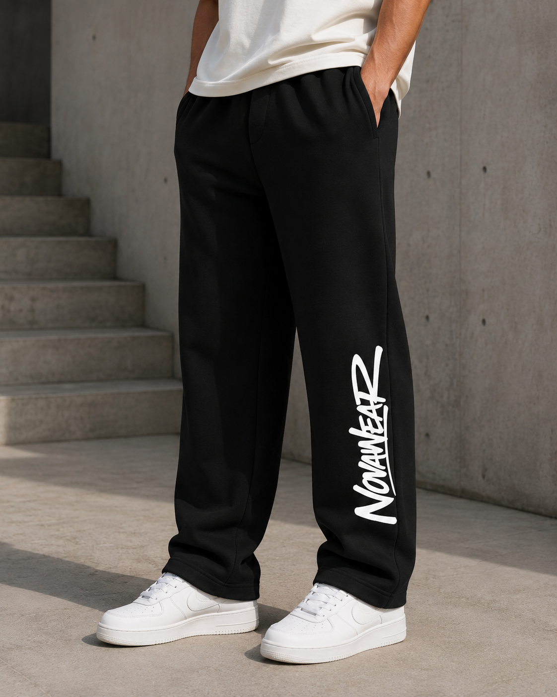 NOVAWEAR Axis Heavyweight Sweatpants Schwarz am Model – Detailansicht
