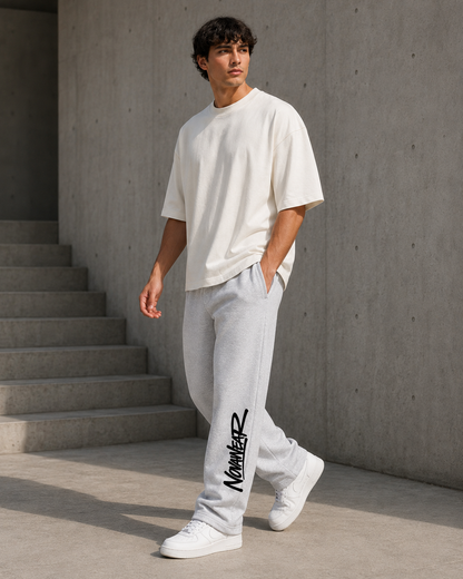 NOVAWEAR Axis Heavyweight Sweatpants Heather Grey am Model – Bewegung