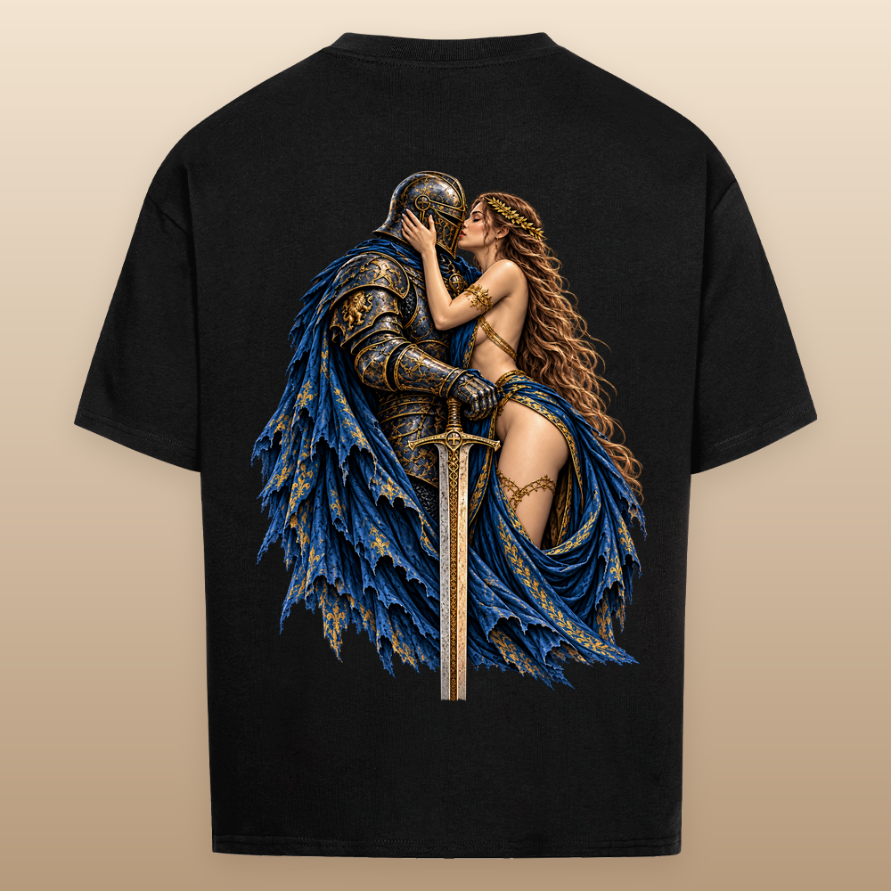
NOVAWEAR® FORBIDDEN REIGN Heavyweight Oversized T-Shirt – schwarzer Backprint als Studio-Produktfoto