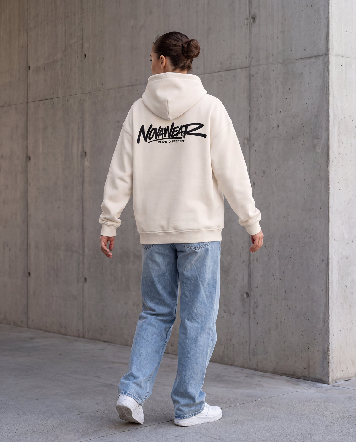 NOVAWEAR Formshift Heavyweight Oversized Hoodie in Natural Raw – Rückenansicht mit Backprint