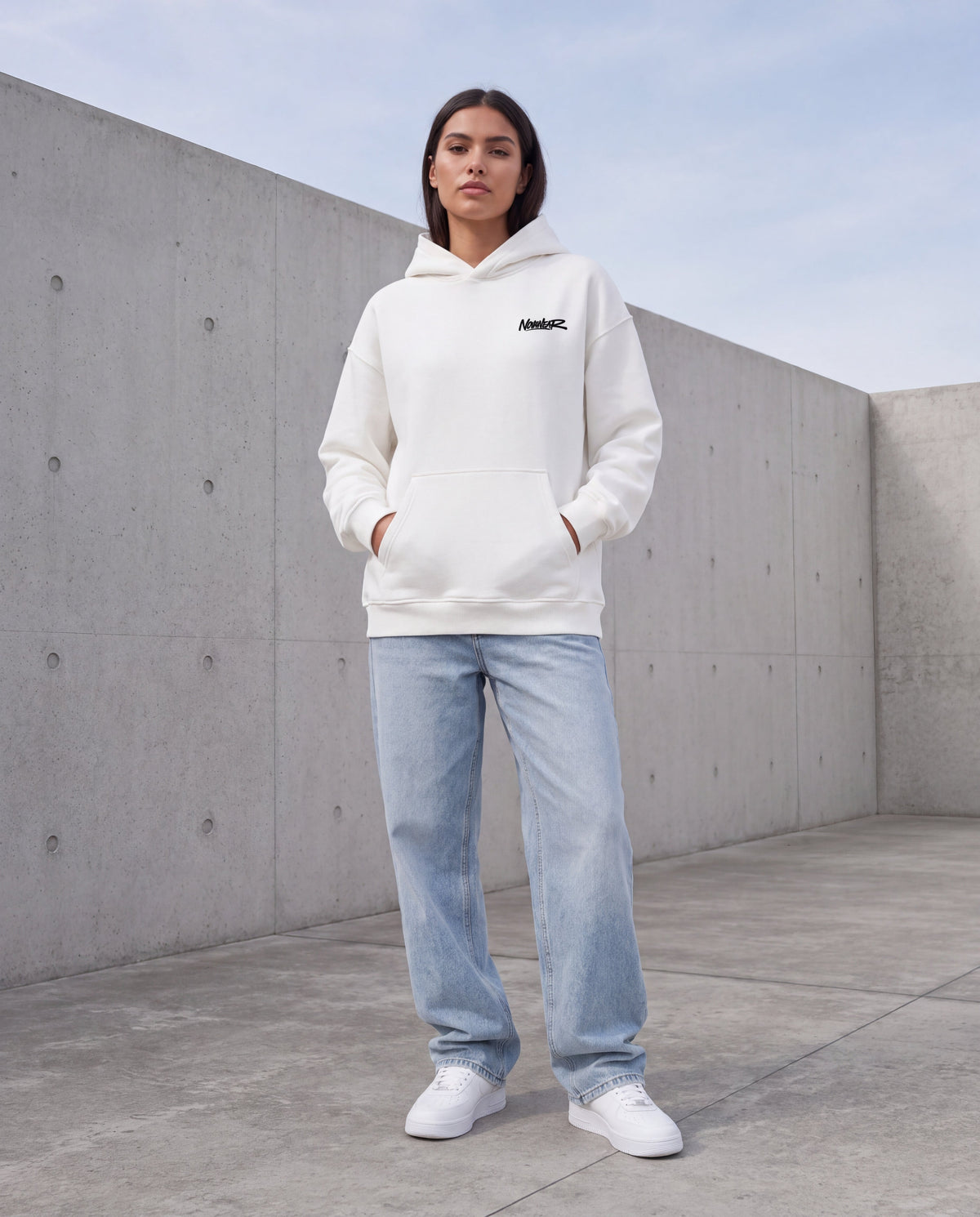 NOVAWEAR Formshift Heavyweight Oversized Hoodie in Weiß – Frontansicht