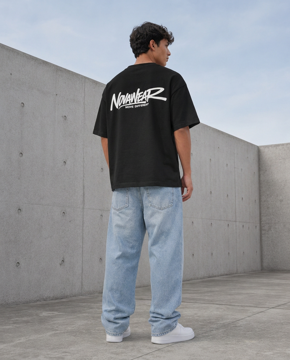 
NOVAWEAR Formshift Heavyweight Oversized Shirt in Black – Rückansicht mit großem Backprint