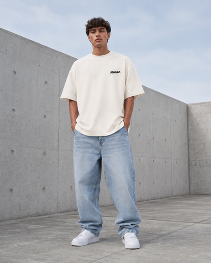 NOVAWEAR Formshift Heavyweight Oversized Shirt in Natural Raw – kleiner Frontprint am Model