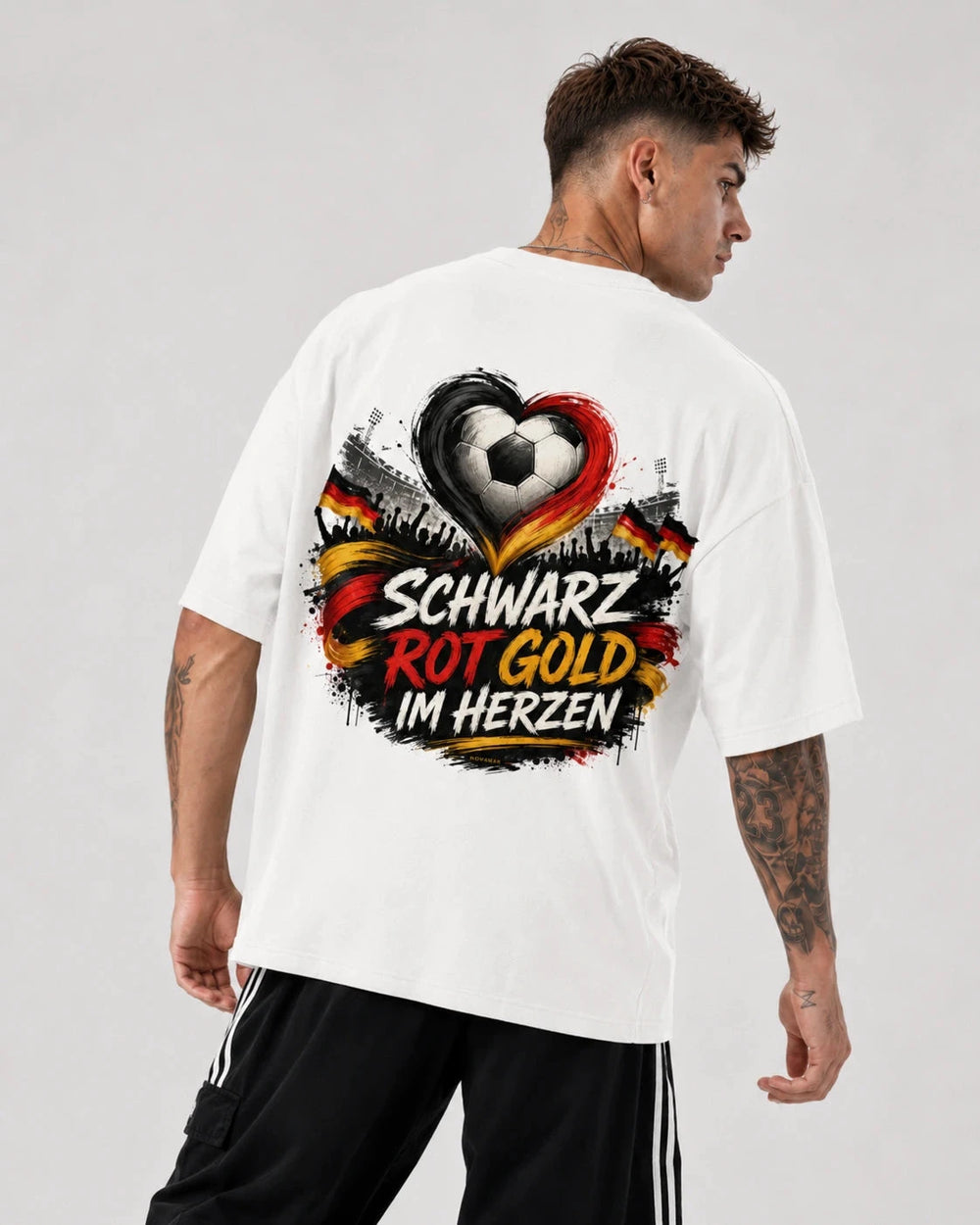 Schwarz-Rot-Gold im Herzen Oversized Shirt